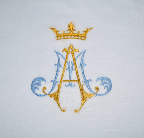 Marian Mass Linen Set